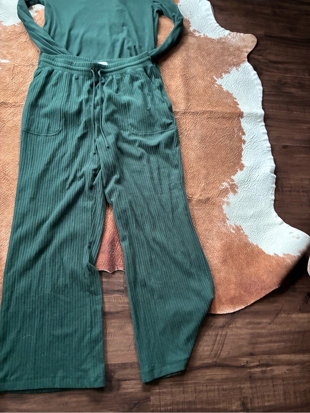 Wonderly Forest Green Ribbed Wide-Leg Lounge Pants - Picture 2 of 5
